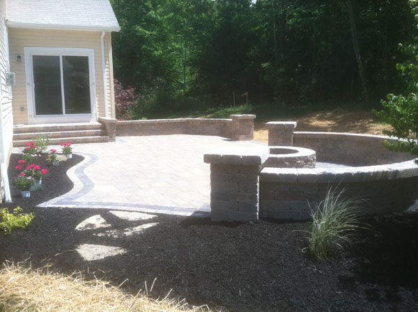 Paver Patio and Seatwalls with Black Mulch